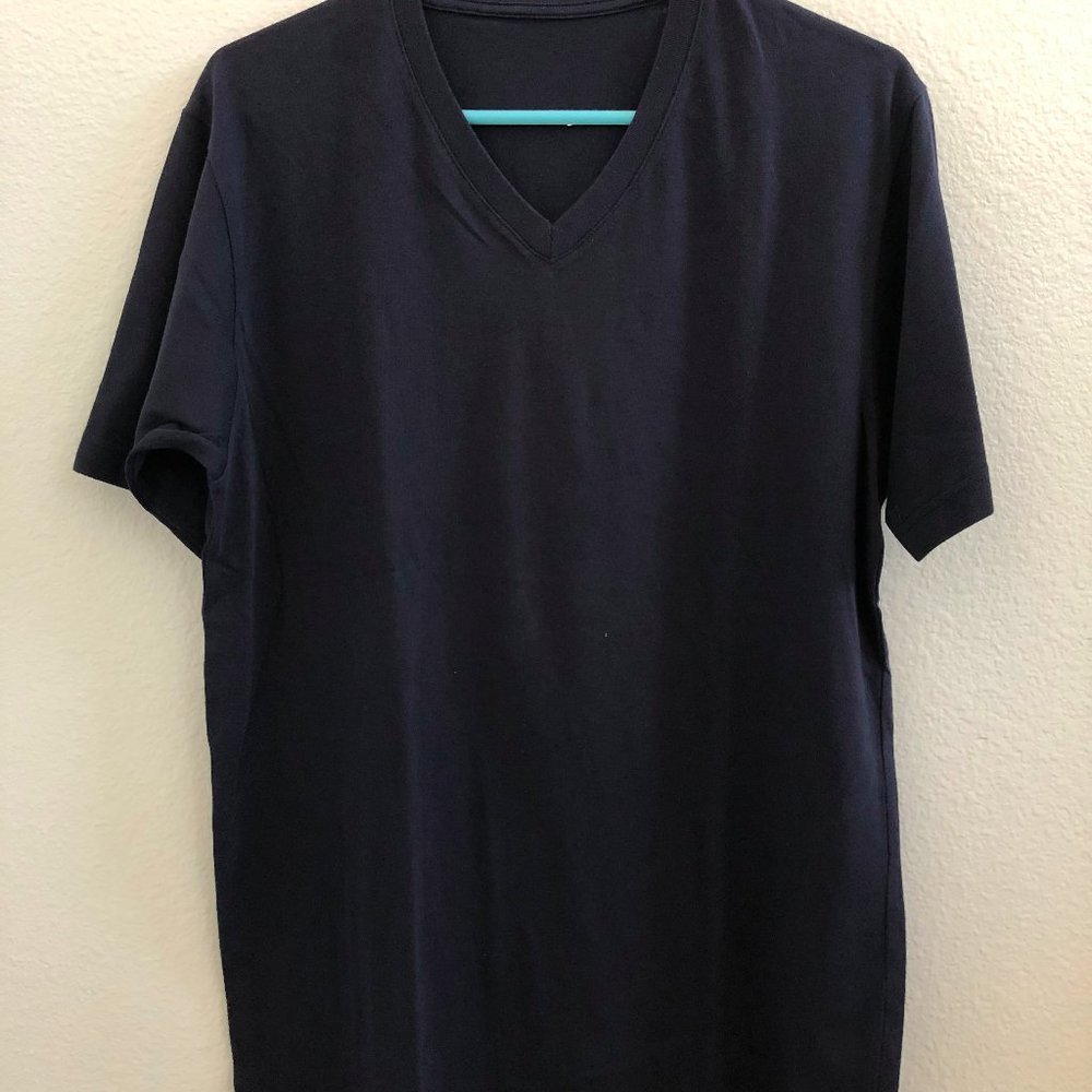 Uniqlo navy v-neck tee